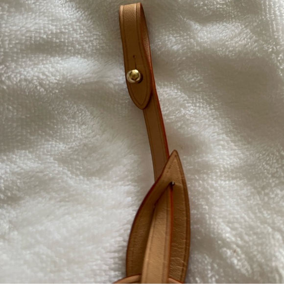 Louis Vuitton Heat Stamped Tag - Picture 4 of 8